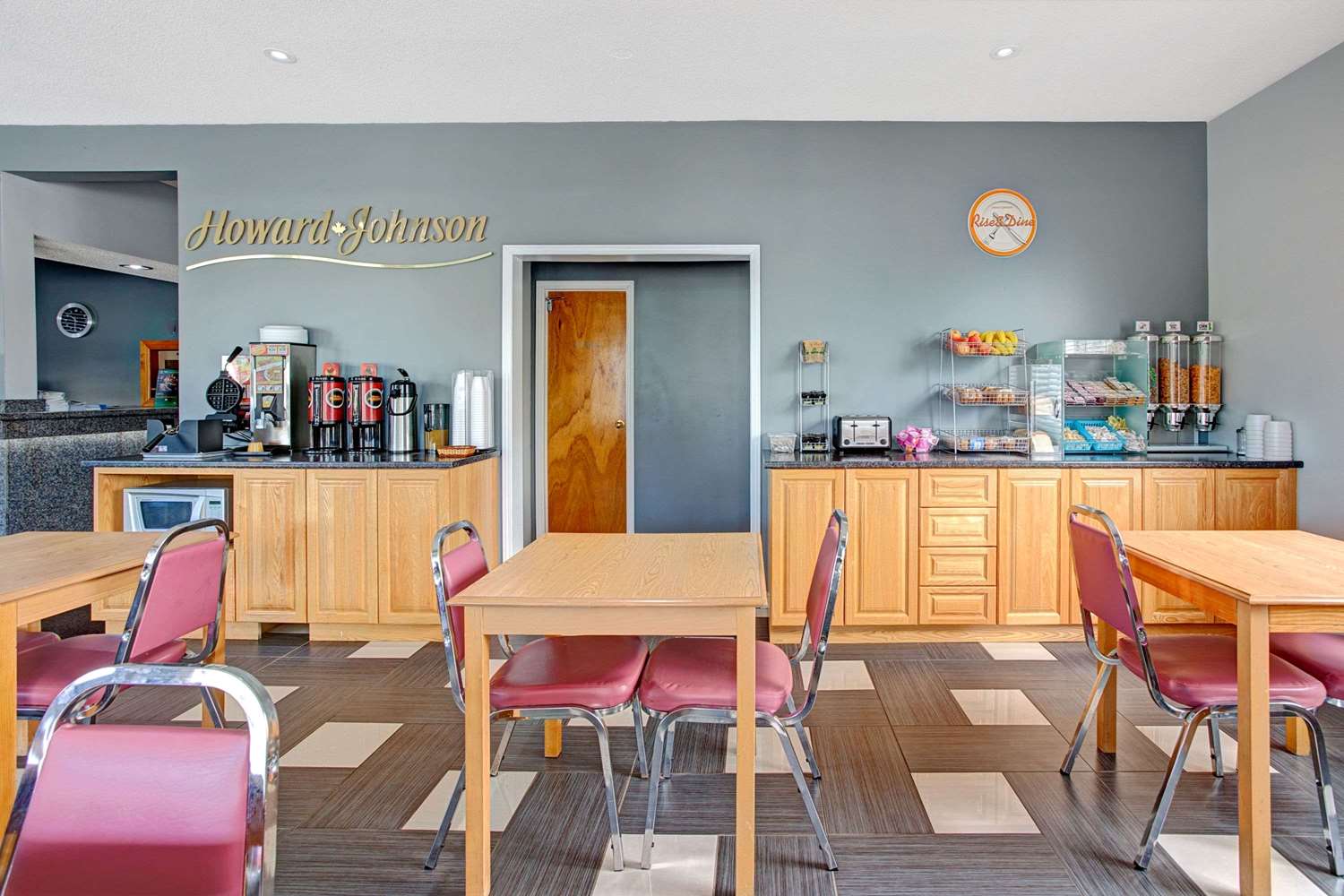 Howard Johnson by Wyndham Gananoque 17/30