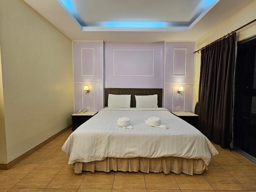 Baan Suksiri Hotel 11/36