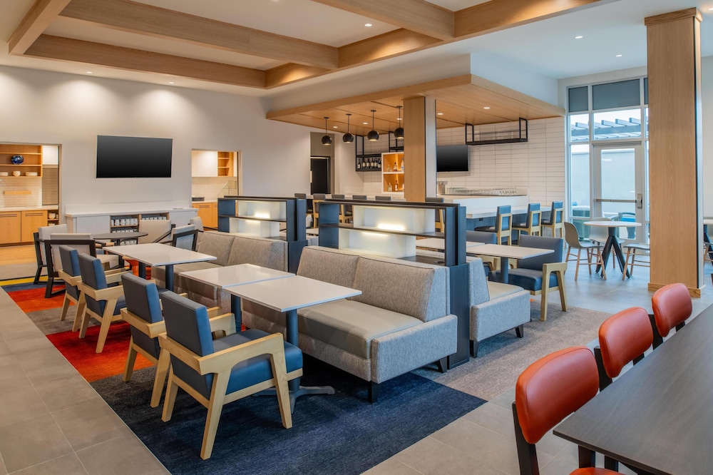 Hyatt House Fresno/Campus Pointe 34/50