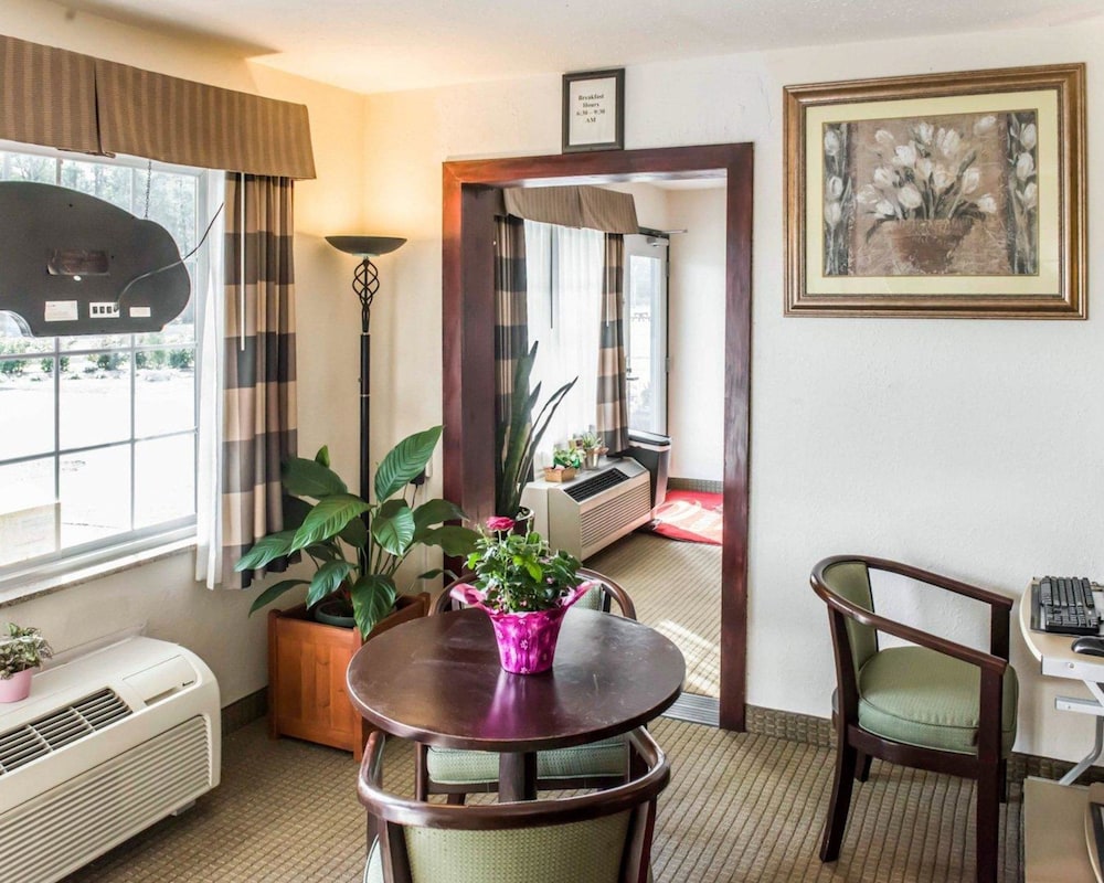 Econo Lodge Monticello 15/19