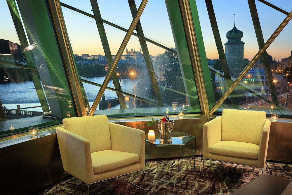 DANCING HOUSE HOTEL 61/75