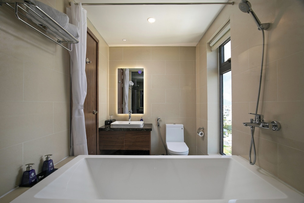 Mangata Beachfront Hotel 45/46