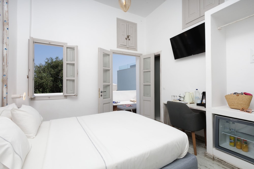 DELUXE, DOUBLE BED, BALCONY