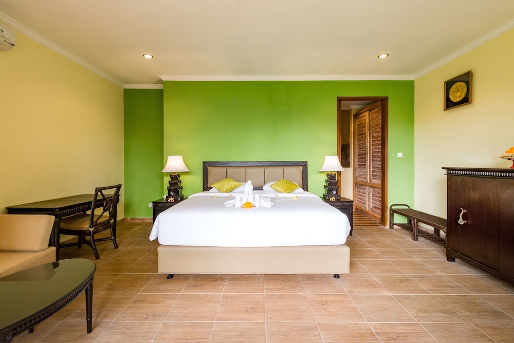 SUITE, RIVERSIDE