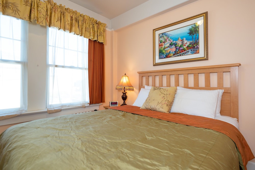 Historic Hotel Condon 6/50