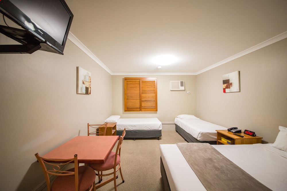 The Cosmopolitan Motel Serviced Apartments 13/48