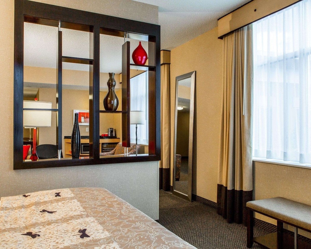 Cambria Hotel Traverse City 20/46