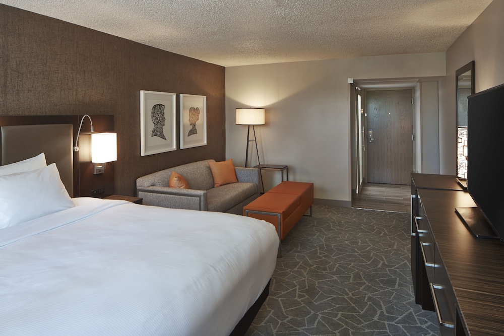 ROOM, KING BED, SOFA
