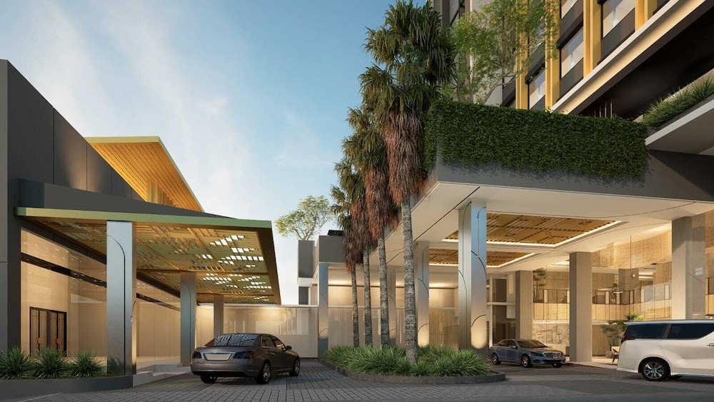Mercure Madiun 36/41