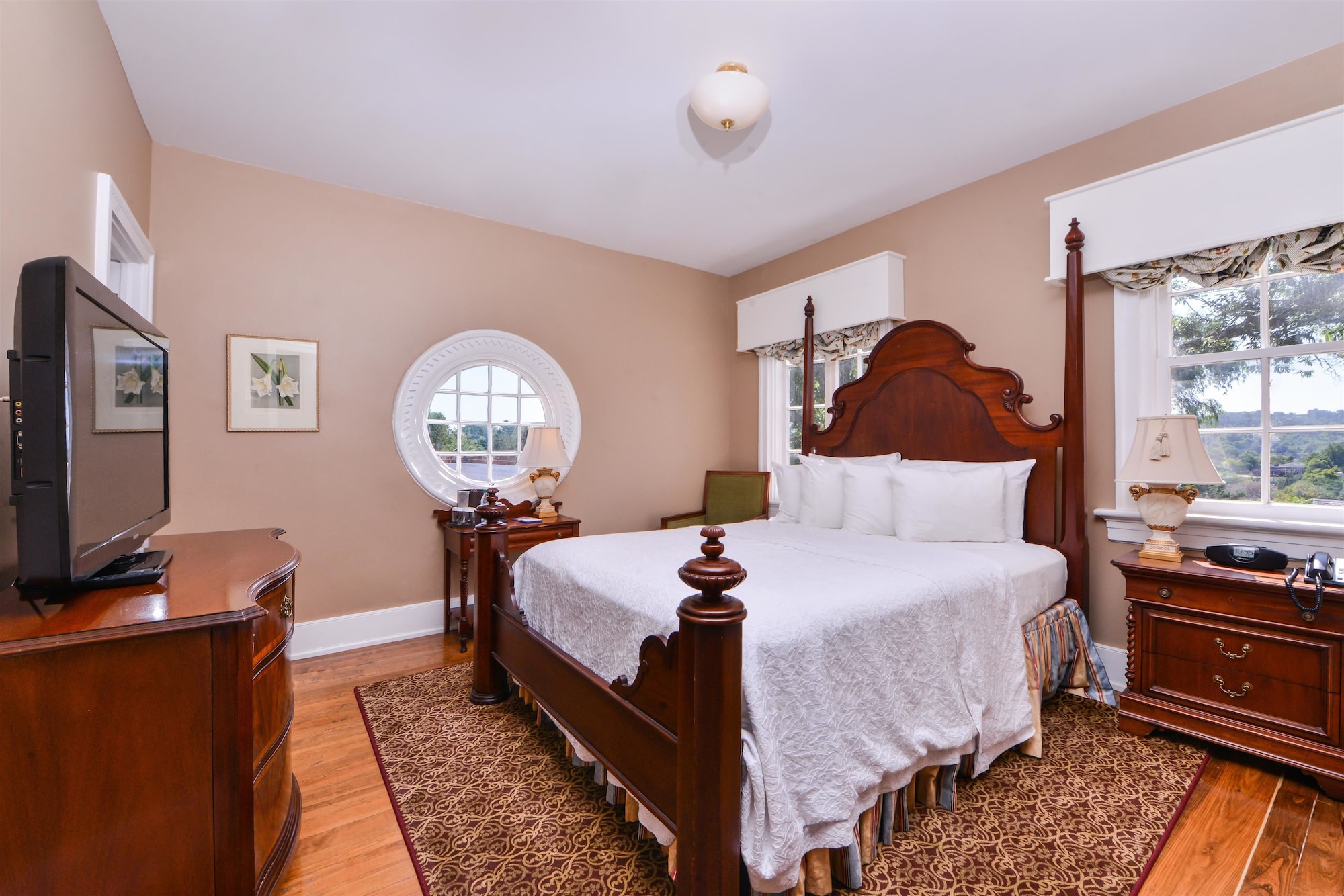 غرفة بسرير كوين بحوض استحمام، Hampton Inn Lexington-Historic District 2/4