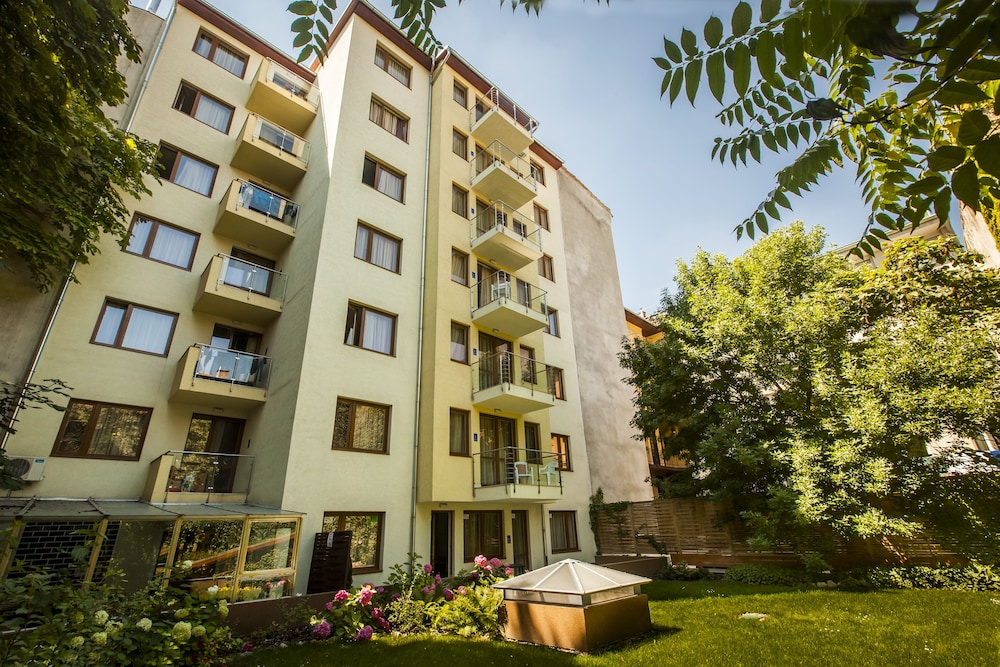 Prater Residence 3/64
