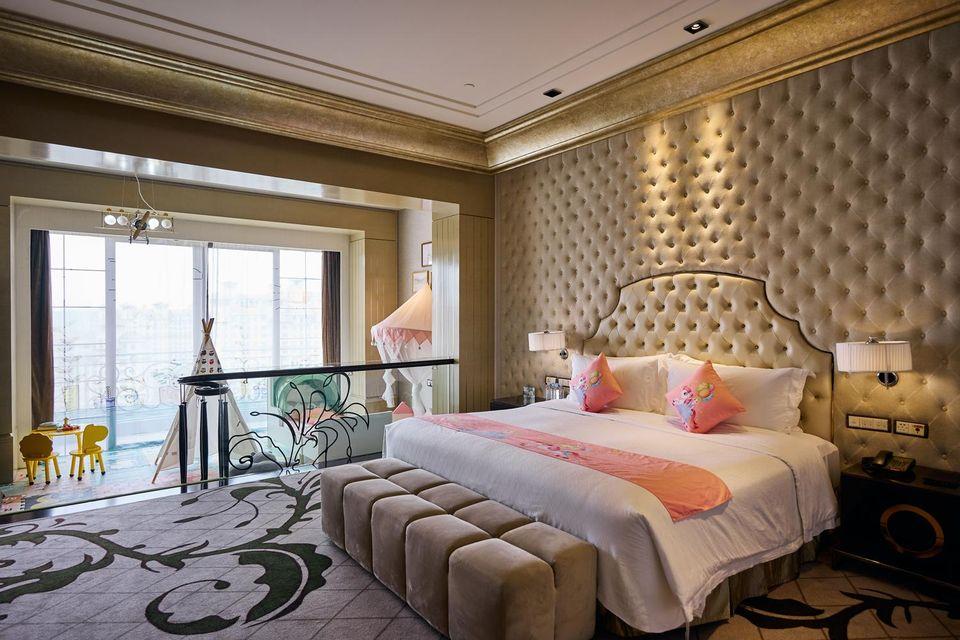 Castle, Family, King Bed