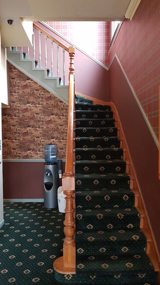 Halswell Lodge 5/50