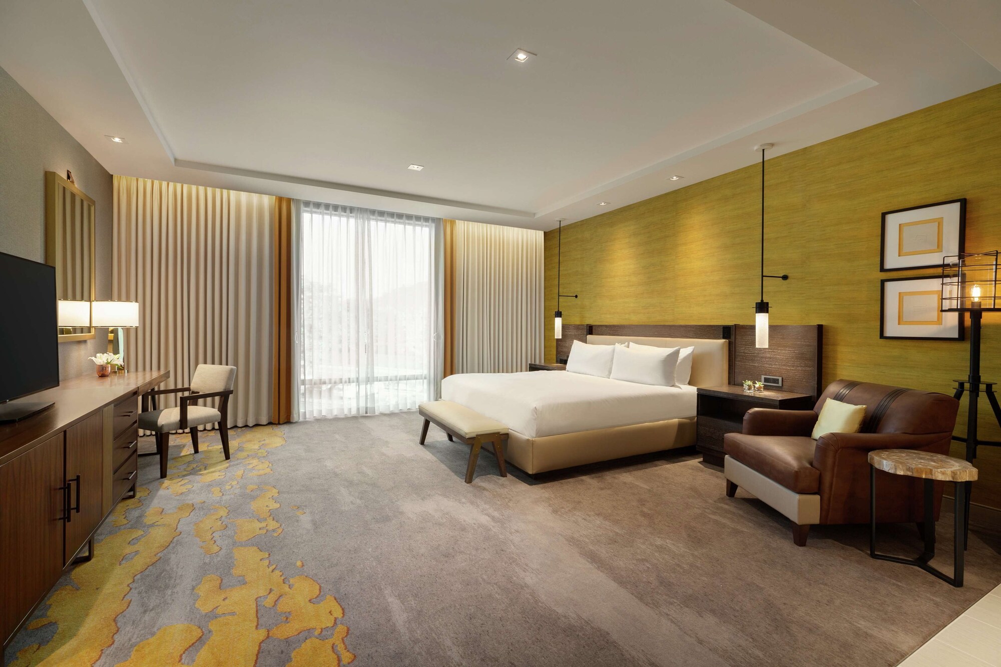 ROOM, KING BED, ACCESSIBLE