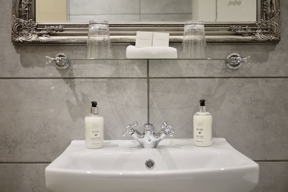 Glewstone Court Country House Hotel 47/50