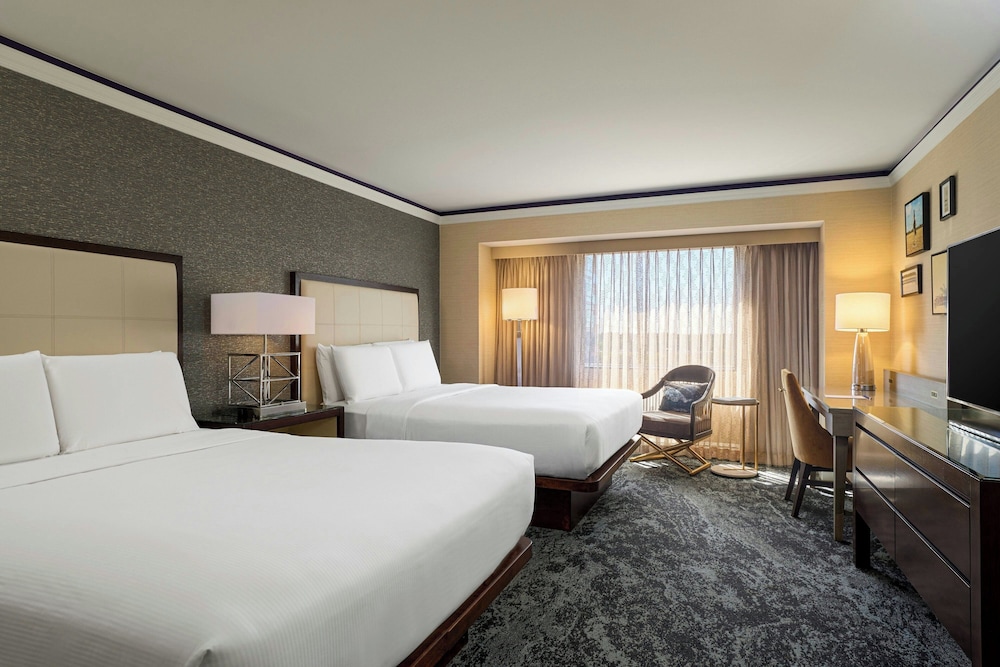 Club, 2 Queen Beds