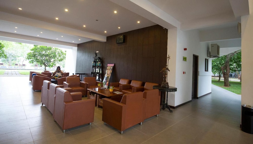 Grand Tamarind Lake Hotel 38/57