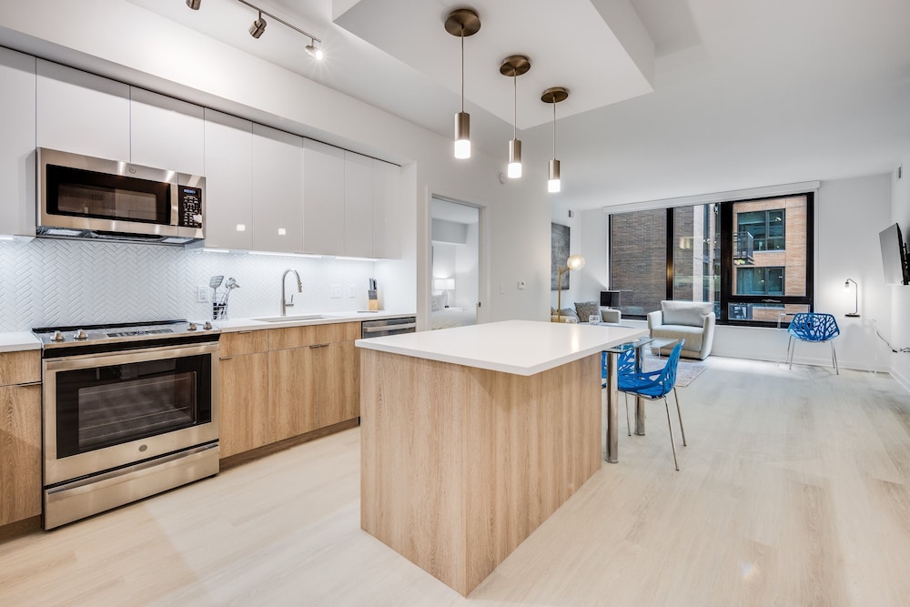 Global Luxury Suites at Capitol Hill 8/49