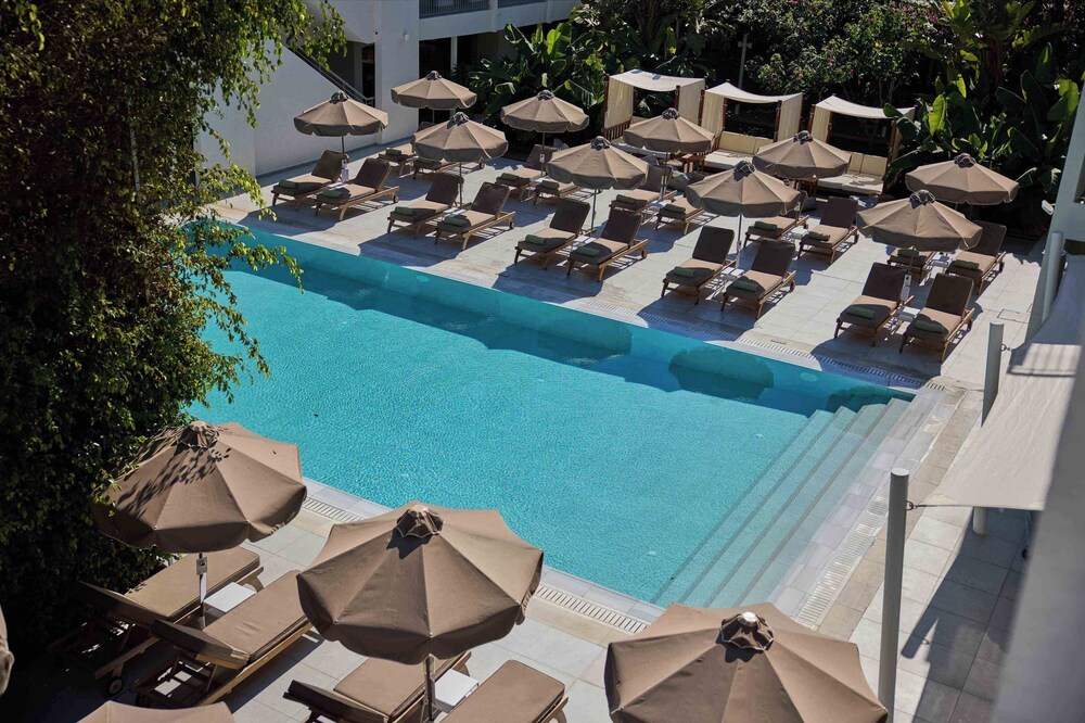 Nissi Park Hotel 67/70