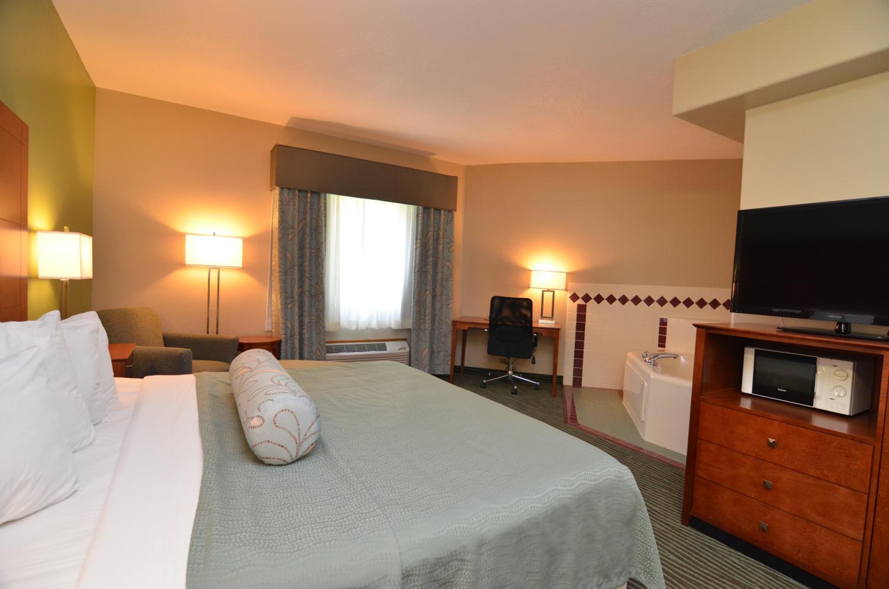 Suite, King Bed, Hot Tub