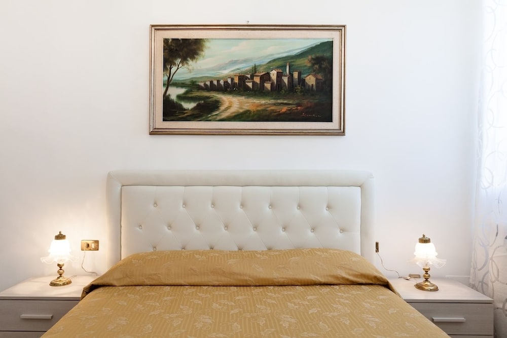 Venice Prince Apartments 7/50