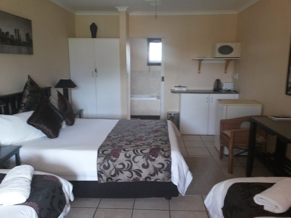 African Sun Guest House 16/36