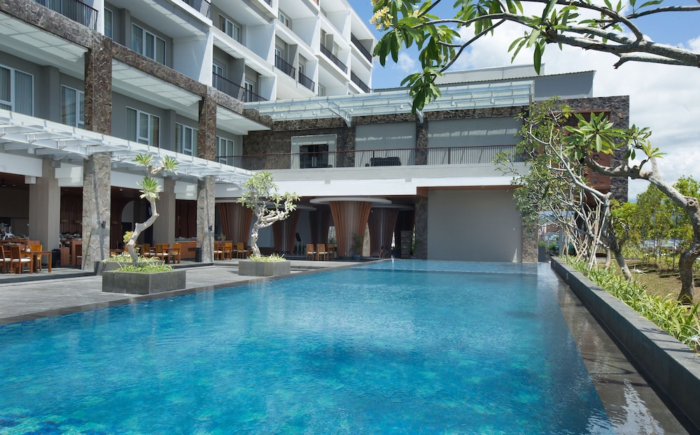 Hotel Santika Banyuwangi 48/50