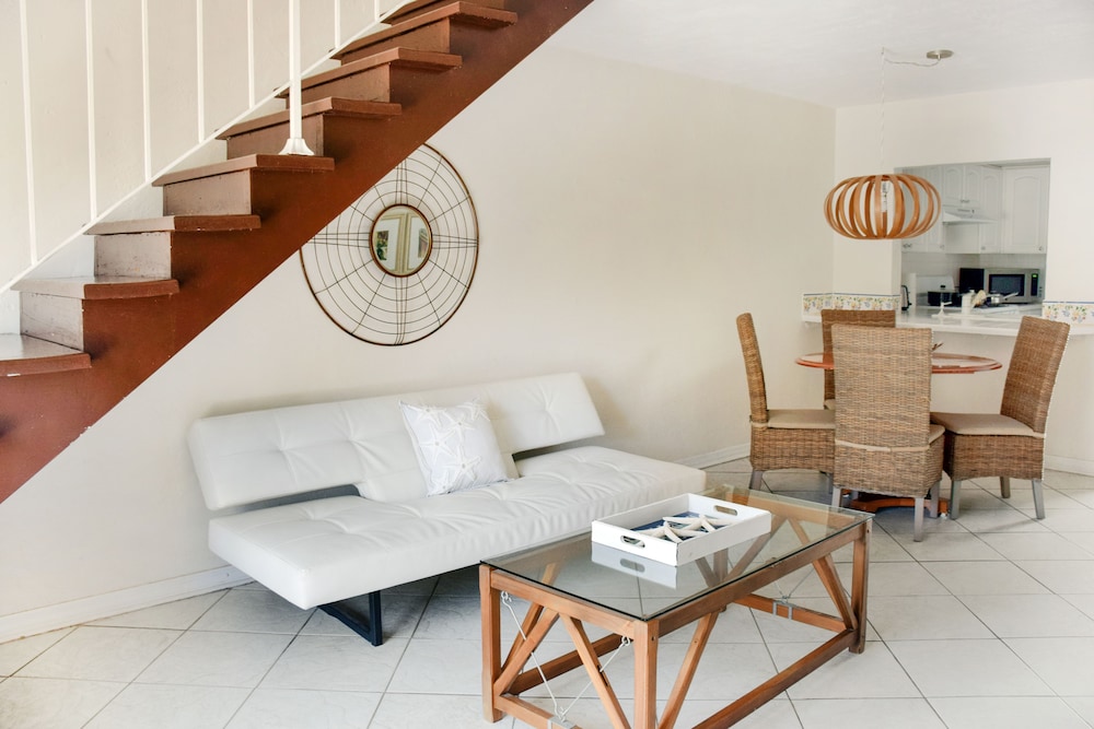 Coral Reef Suites 38/75