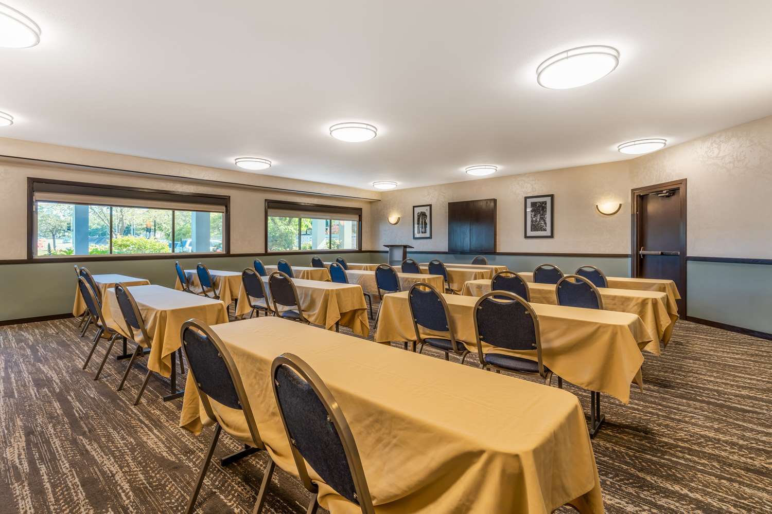 Best Western Plus Wine Country Inn & Suites 17/22