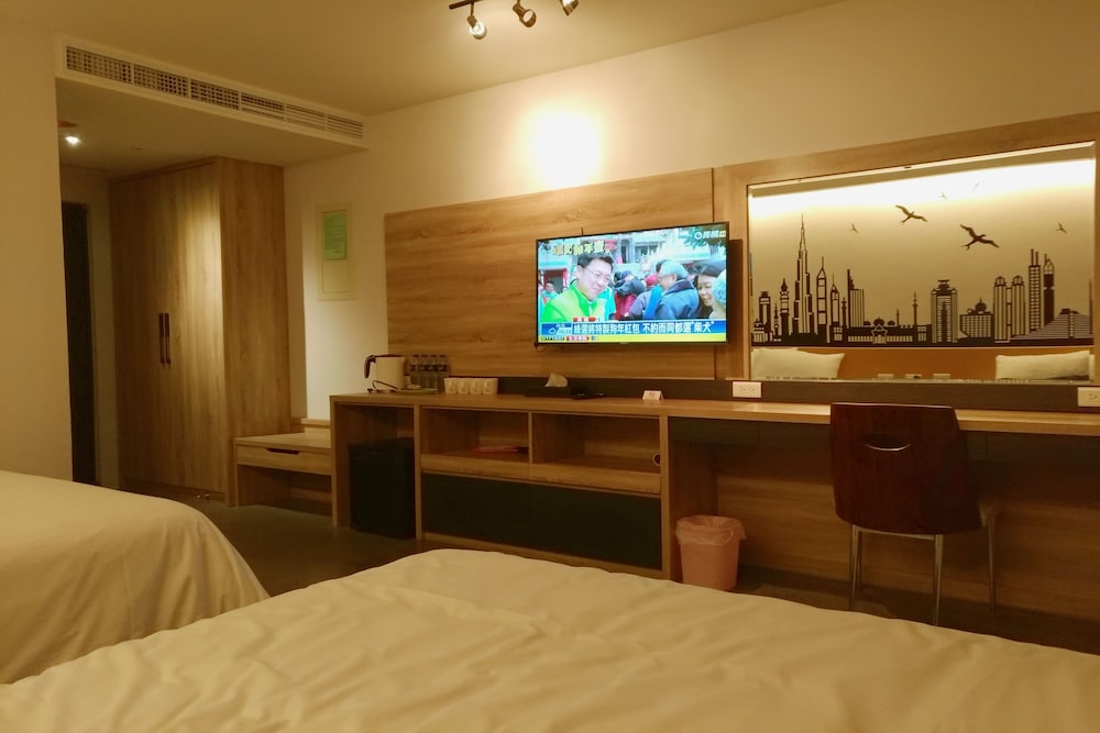 Travel Light Hotel 15/50