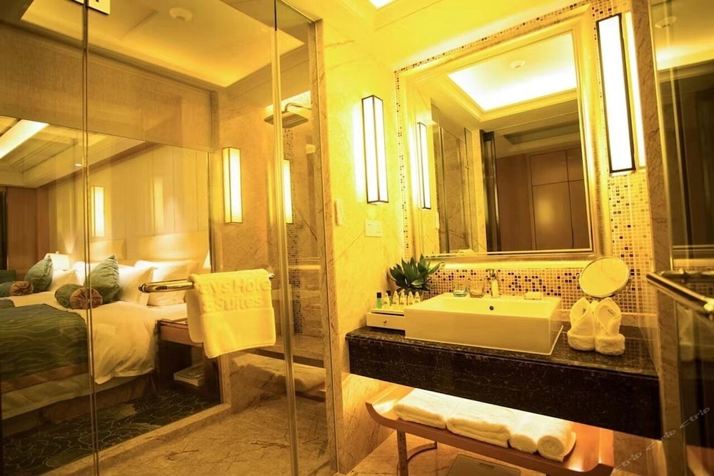 Days Hotel and Suites by Wyndham Ivy Zunyi 10/16