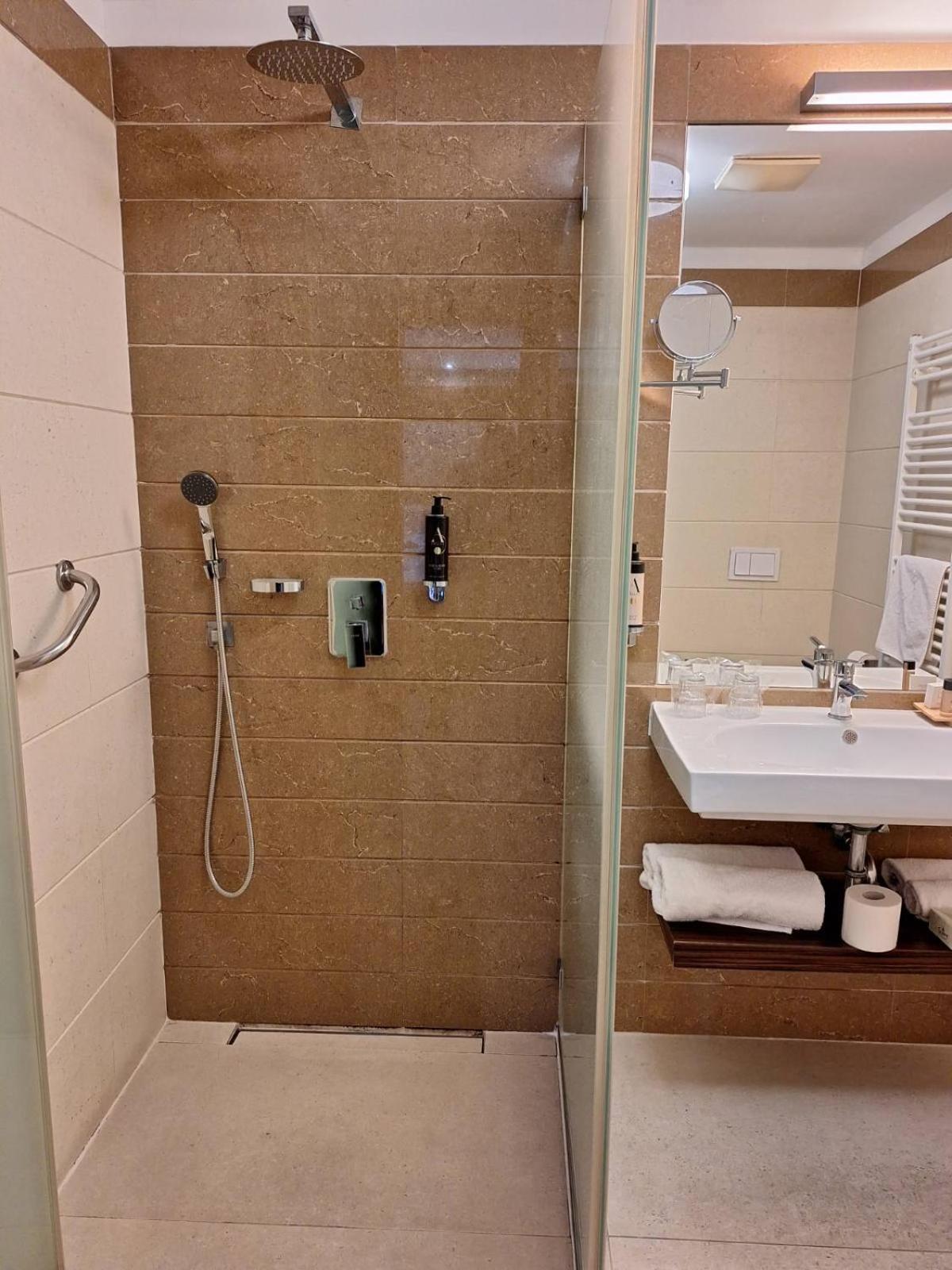 Standard, Double Bed, Duna Garden Hotel 7/9