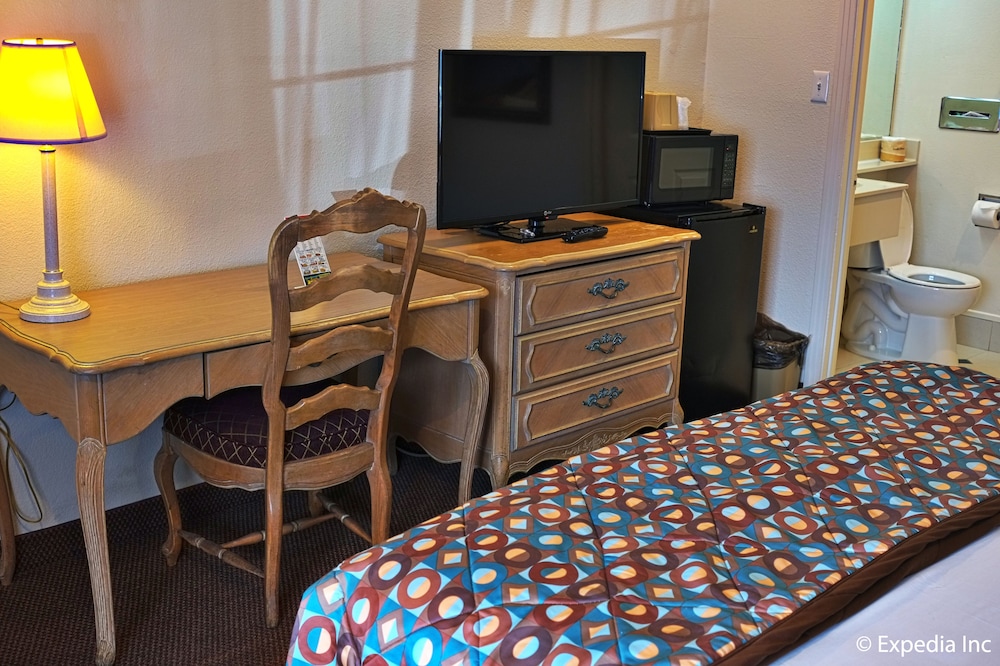 Anaheim Discovery Inn Suites 53/68