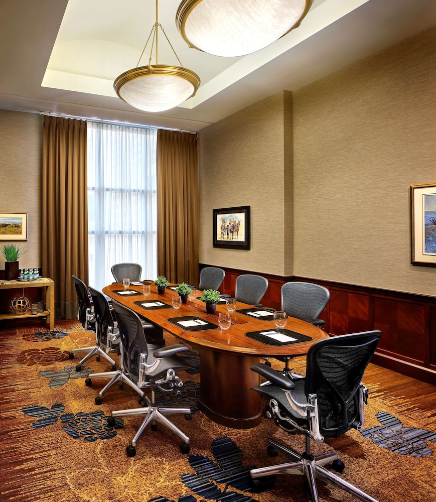 HYATT REGENCY CALGARY 60/68