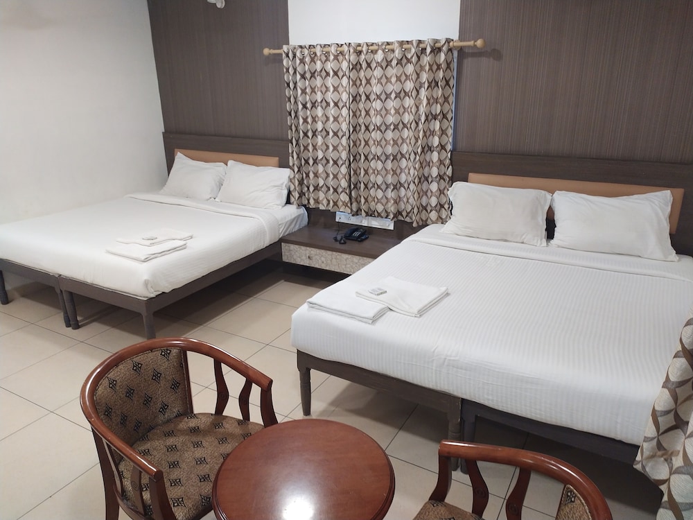 HOTEL SOWNTHARIYAM 12/30