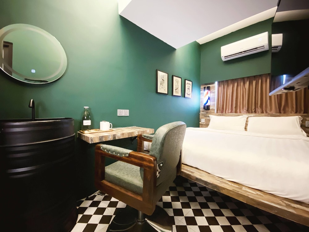 The Atelier Boutique Hotel 50/50