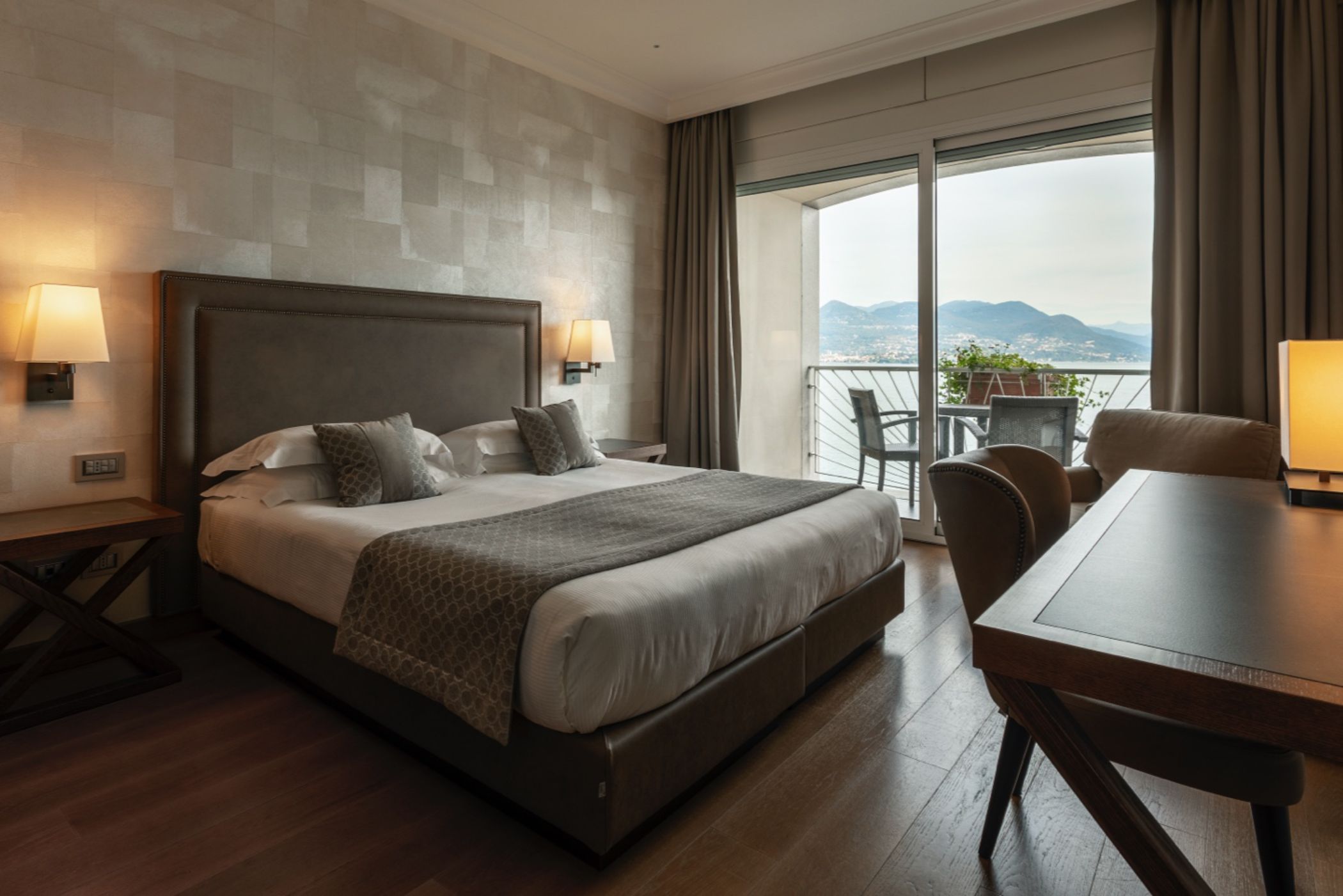 Double room Deluxe Balcony Front Lake View