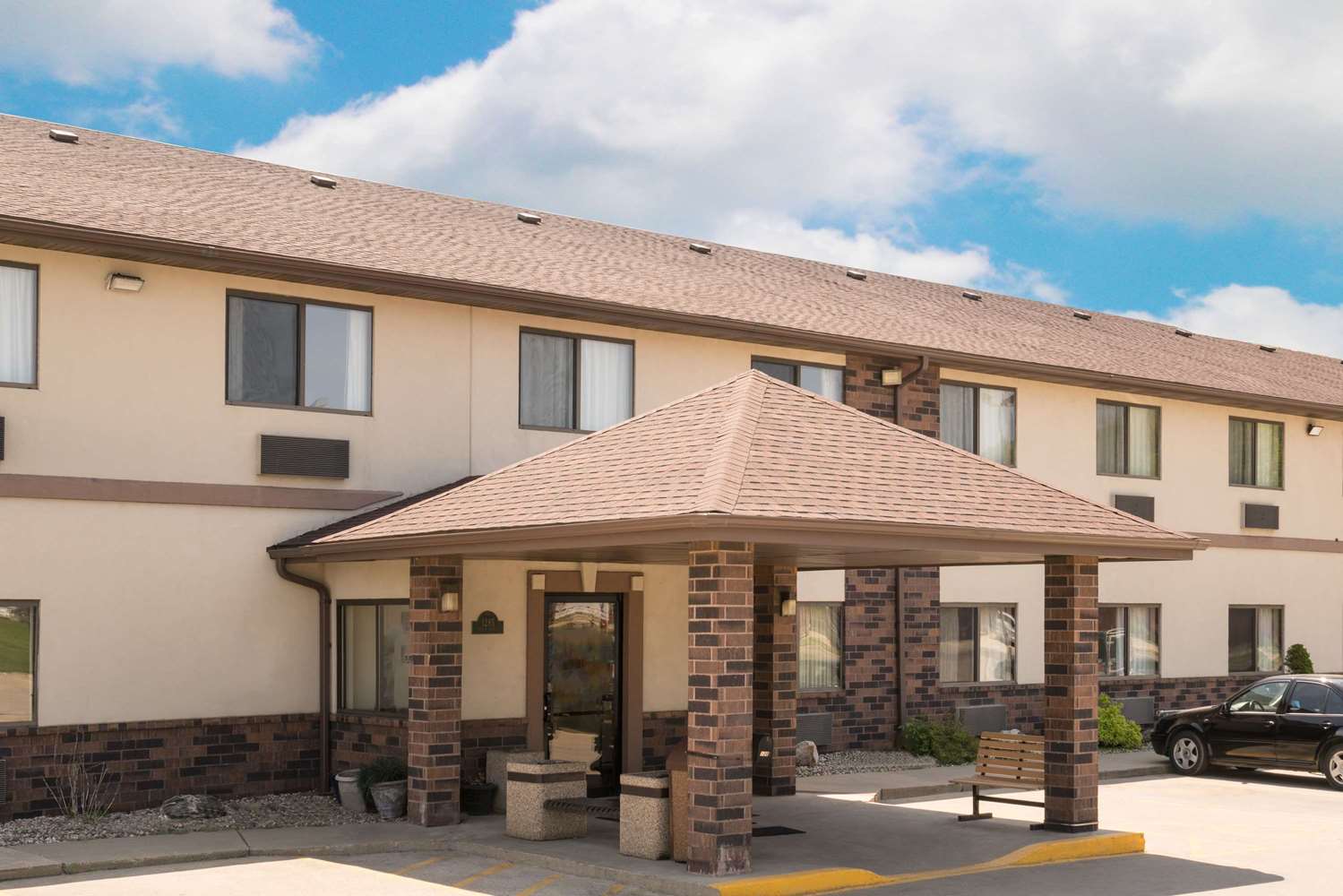 Days Inn by Wyndham Mankato 1/8
