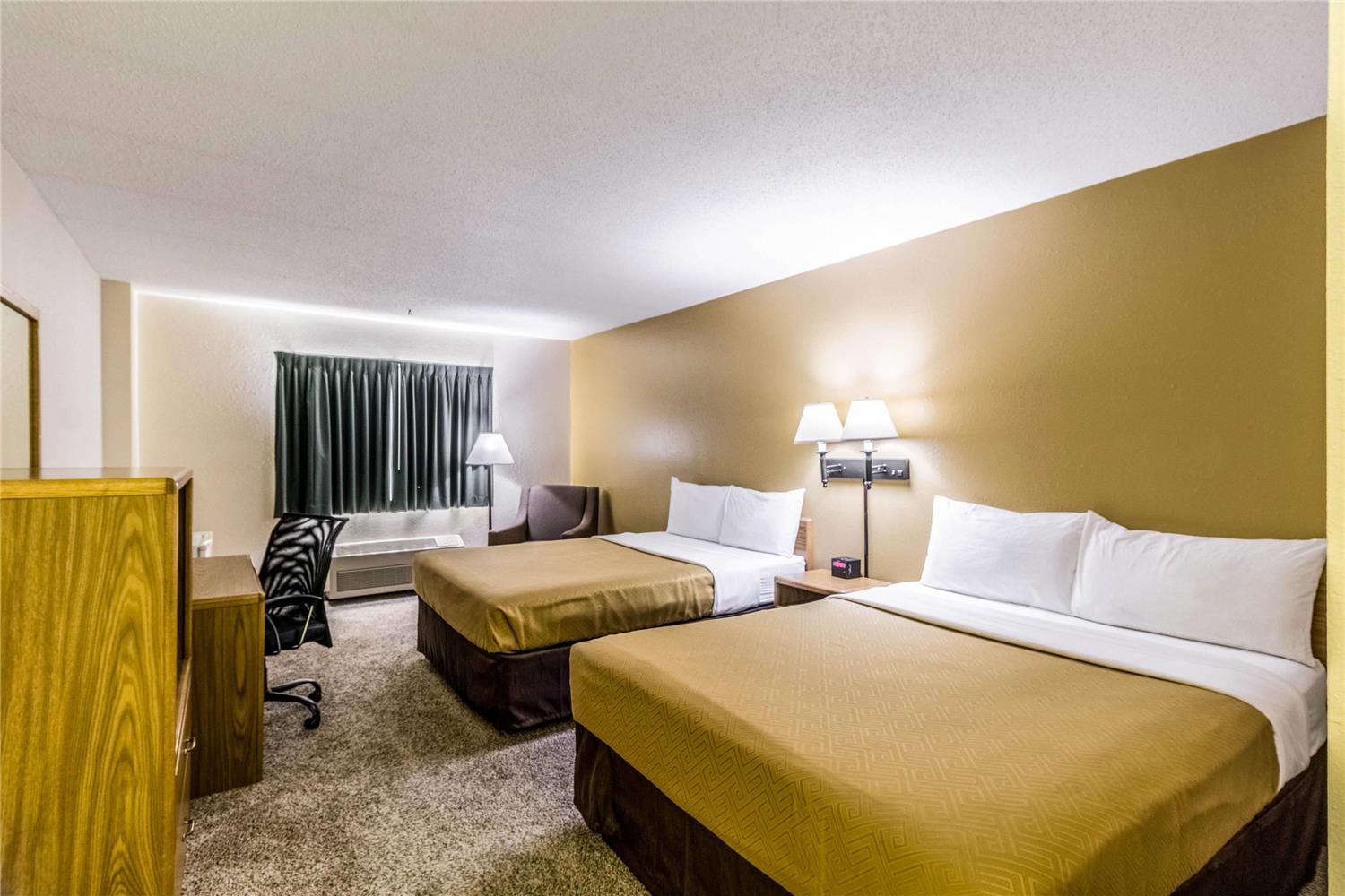 غرفة بسريرين كوين، Econo Lodge Valley City, ND 2/3