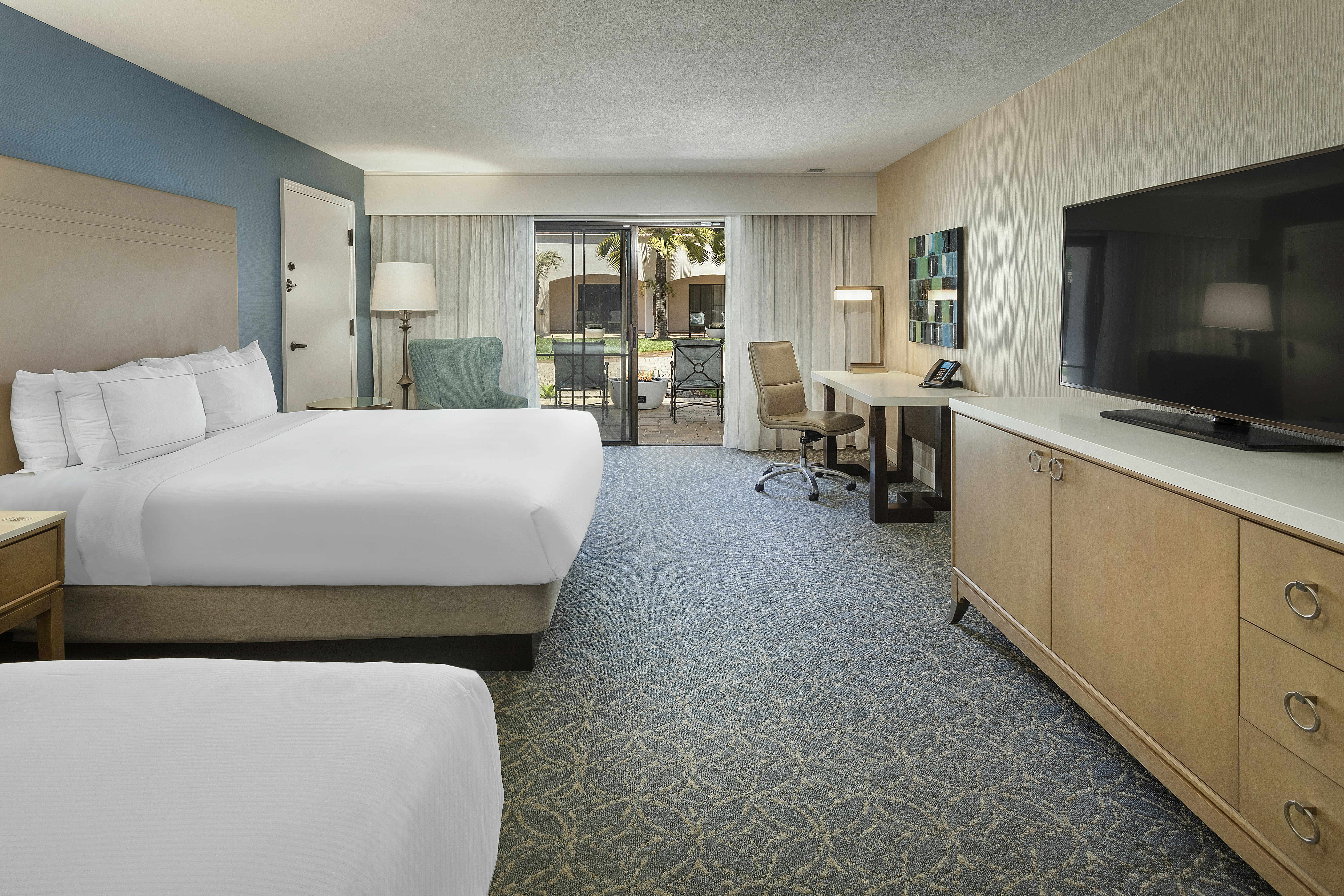 غرفة بسريرين كوين بشرفة، Hilton Santa Barbara Beachfront Resort 2/3