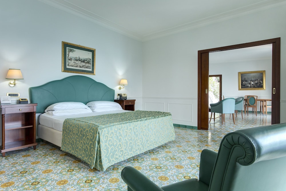 Lloyd's Baia Hotel 19/64