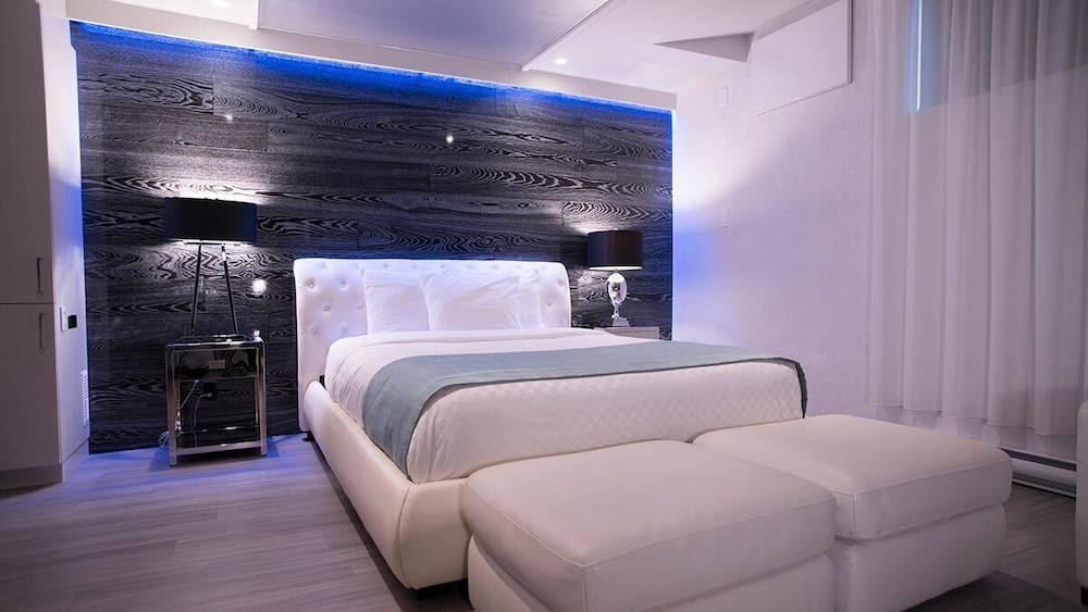 ROOM, QUEEN BED