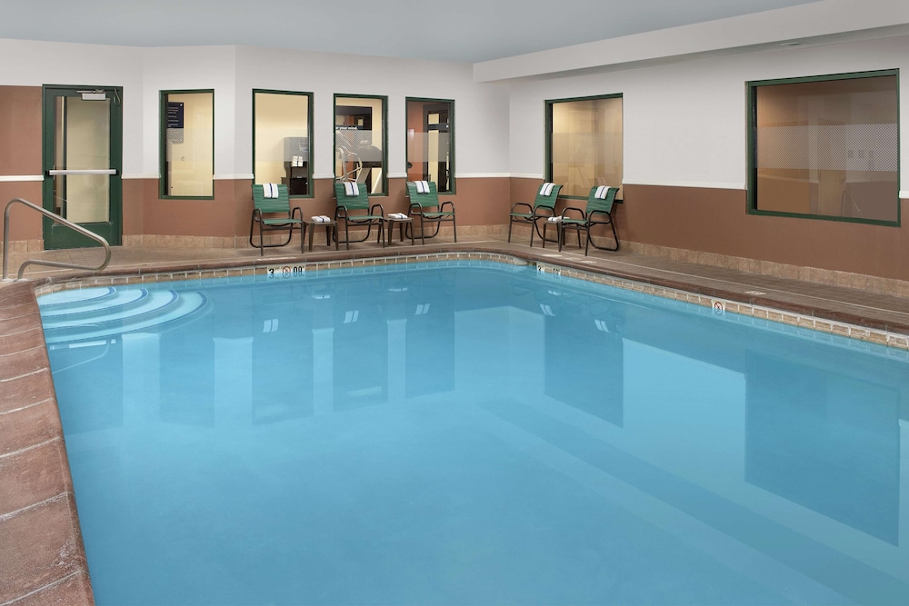 Hampton Inn Kansas City The Legends 5/36