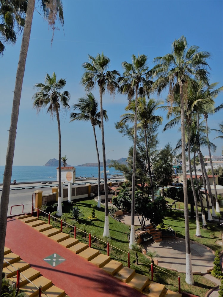 Las Jacarandas Hotel 8/37