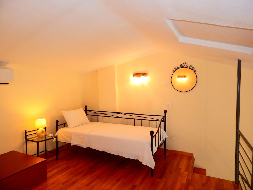 Kripis Studio Paliouri 10/44
