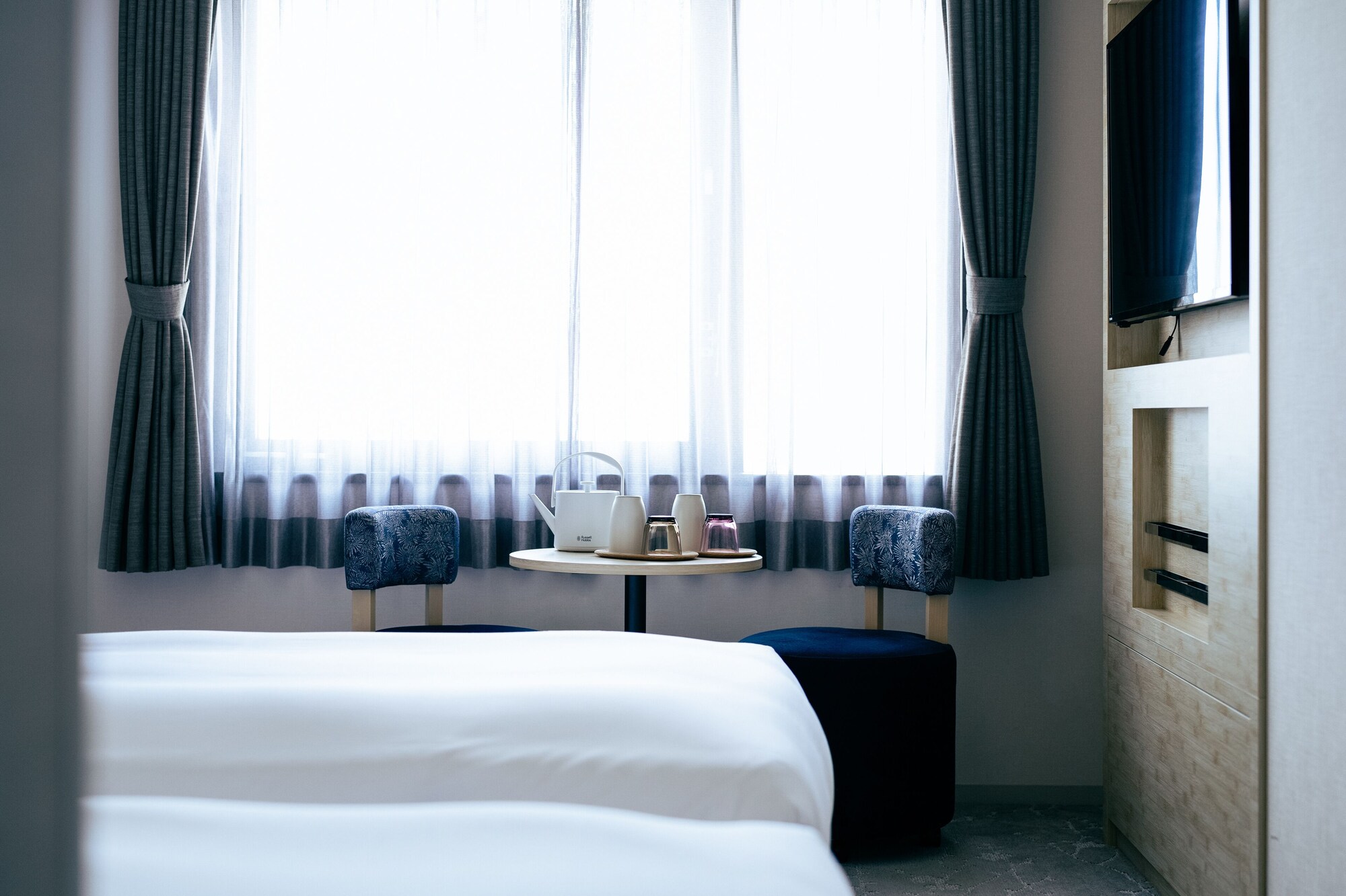 ROOM, TWIN BEDS