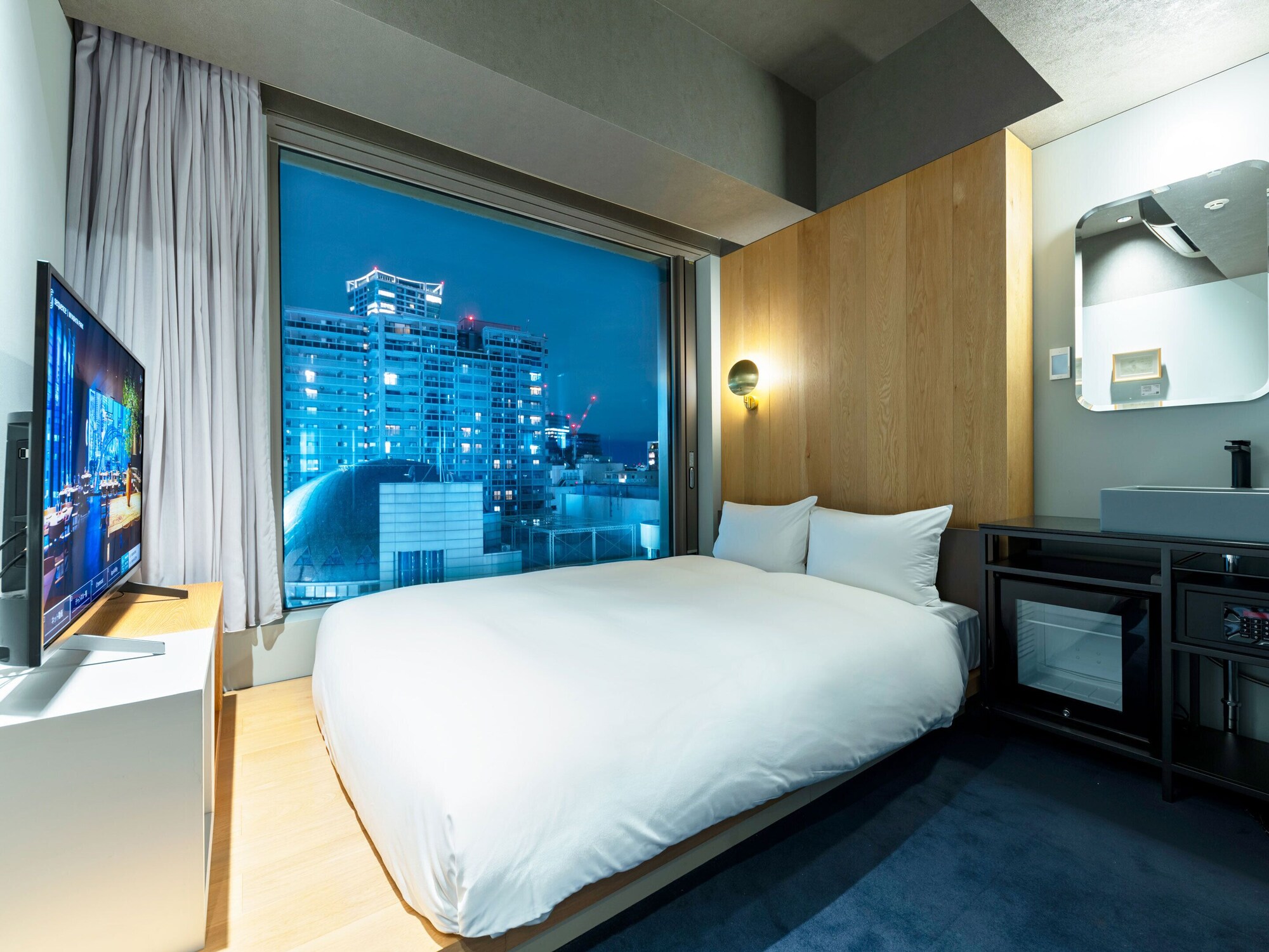 ROOM, DOUBLE BED