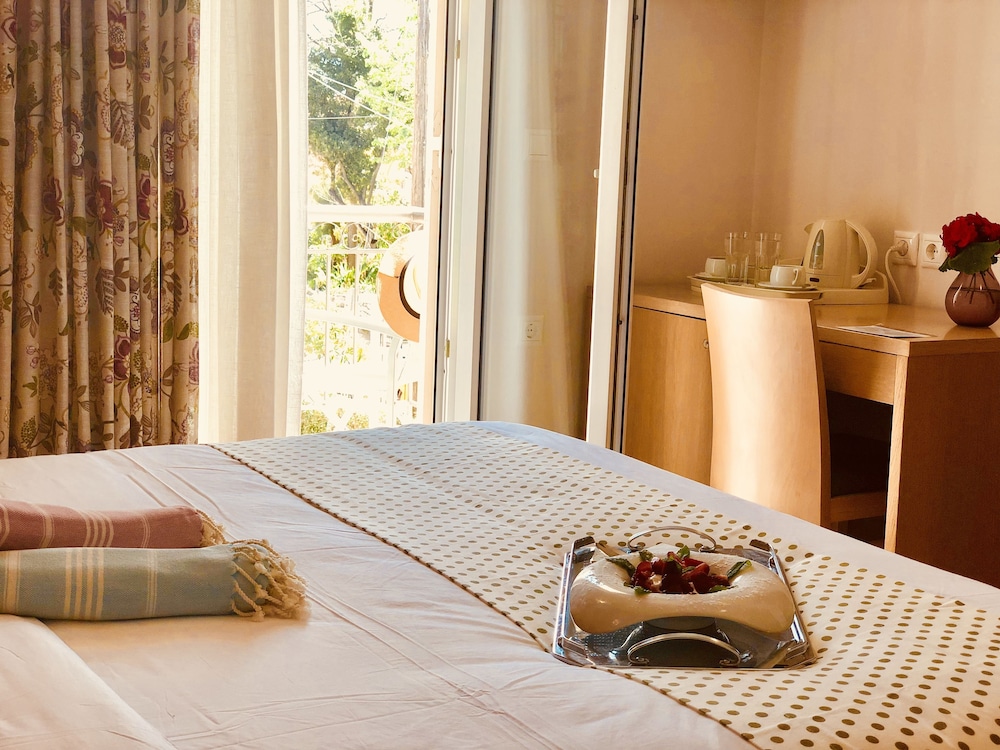 G. George Hotel 17/50