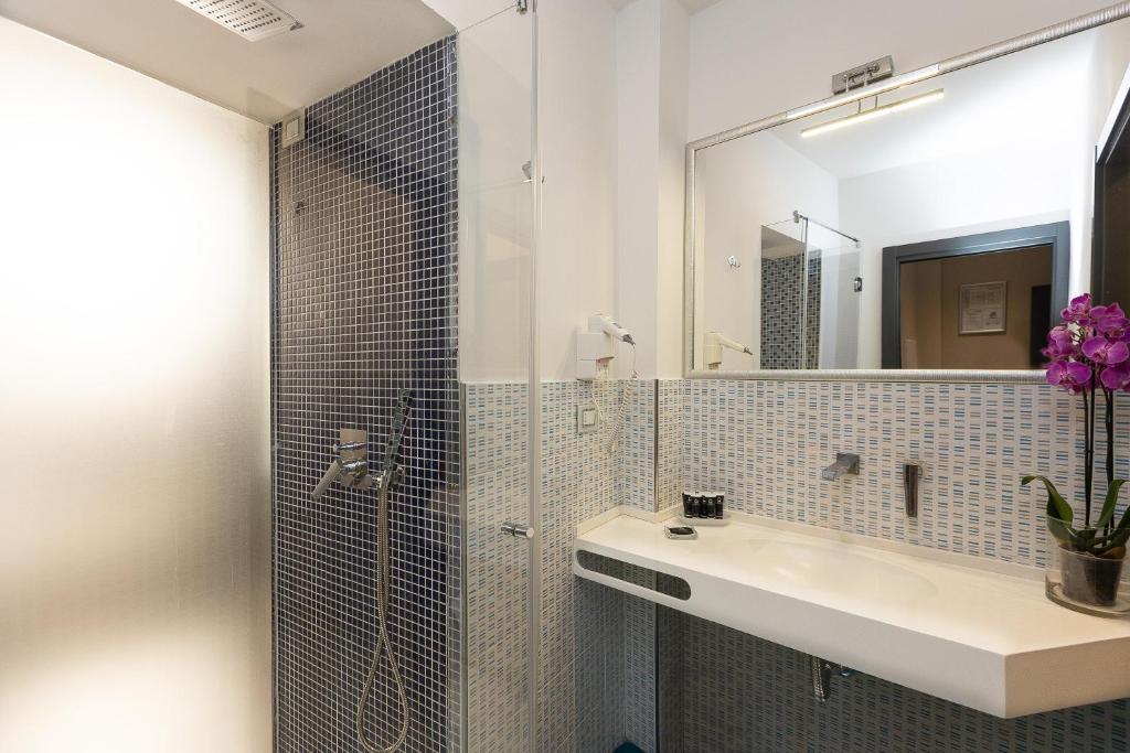 Deluxe, Triple, Hotel Castellino Roma 7/7