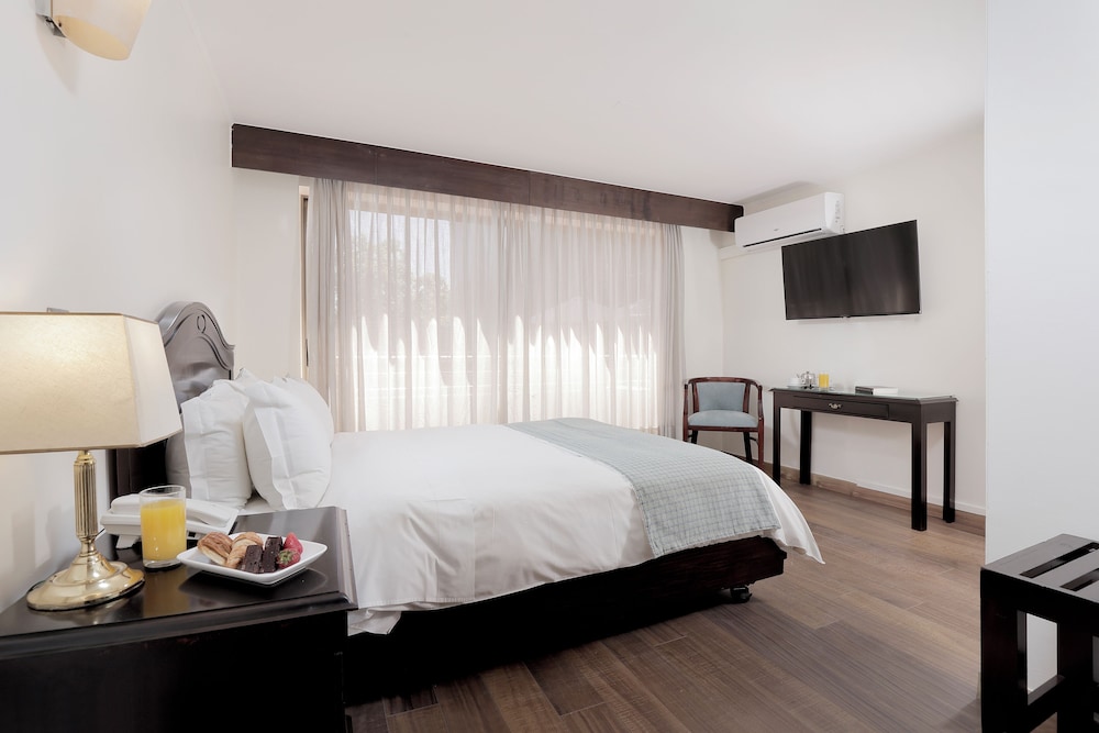 MR. Hotel 42/69